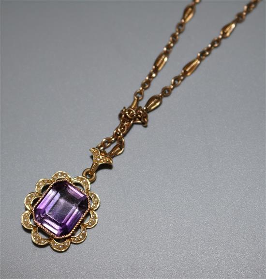 Gold, amethyst and seed pearl pendant on chain(-)